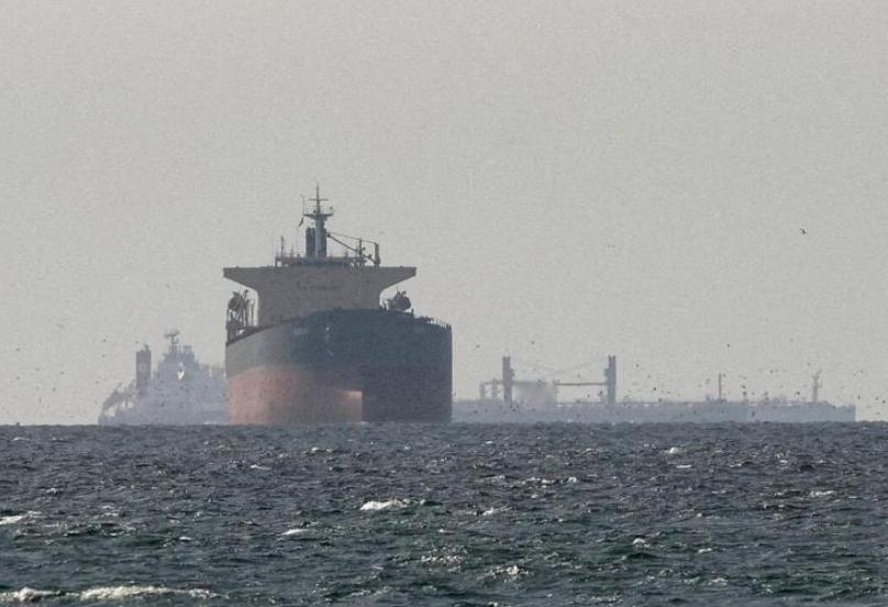 打起来了！停火刚延期，伊朗海军开火了 四月二十二日，还没走出最新一轮谈判后余