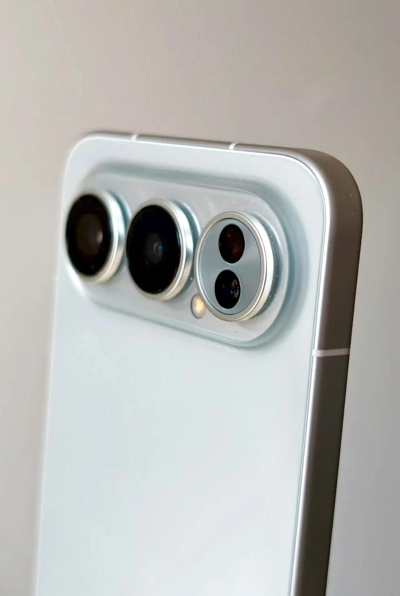 荣耀500Pro真机比渲染图更惊艳！横向镜组极简耐看，金属中框自带冷光高级感，