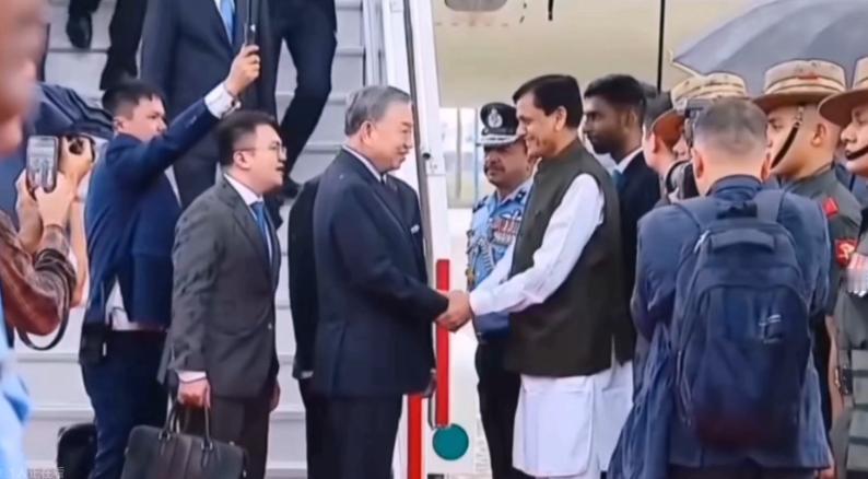 苏林刚刚接待完日本首相，又抵达印度访问了。5月5日当天，苏林去了印度访问，值