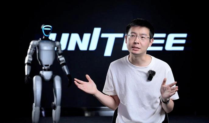  一、为什么是他：不是一夜暴富，是长期死磕技术1. 不走互联网流量，走硬核硬件自研路线他不是靠模式创