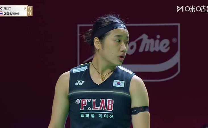 刚刚结束了一场2026印尼羽毛球公开赛女单1/4决赛，女单大满贯得主、头号种子、
