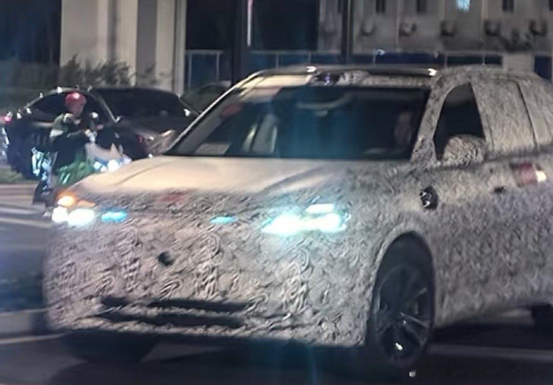 问界M6也快要来喽灯的效果图三做的还真不错毕竟是问界M7的同款设计前面基本保留了