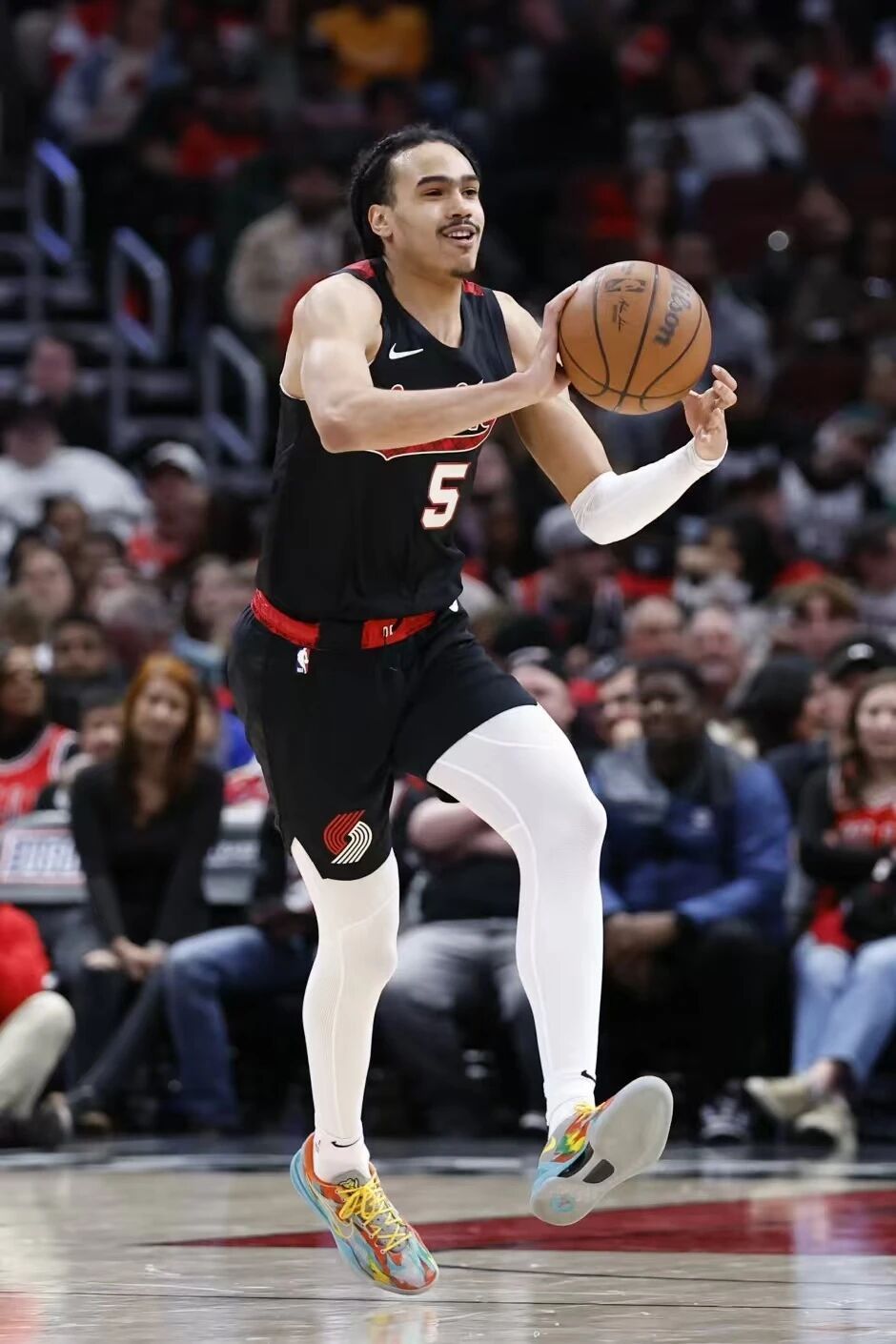 山东高速男篮今天下午在完成内部相关手续后，率先公布了与前NBA球员班顿的签约