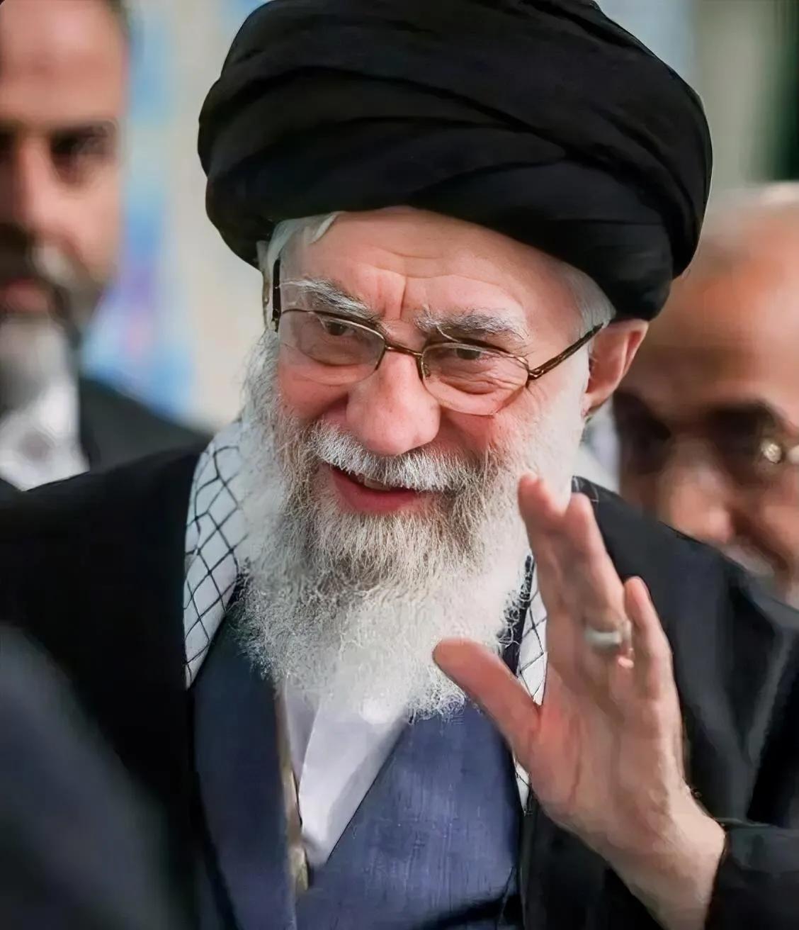 冲这一点，对伊朗刮目相看。据新闻报道，伊朗允许外国留学生不用办出境许可，可以走