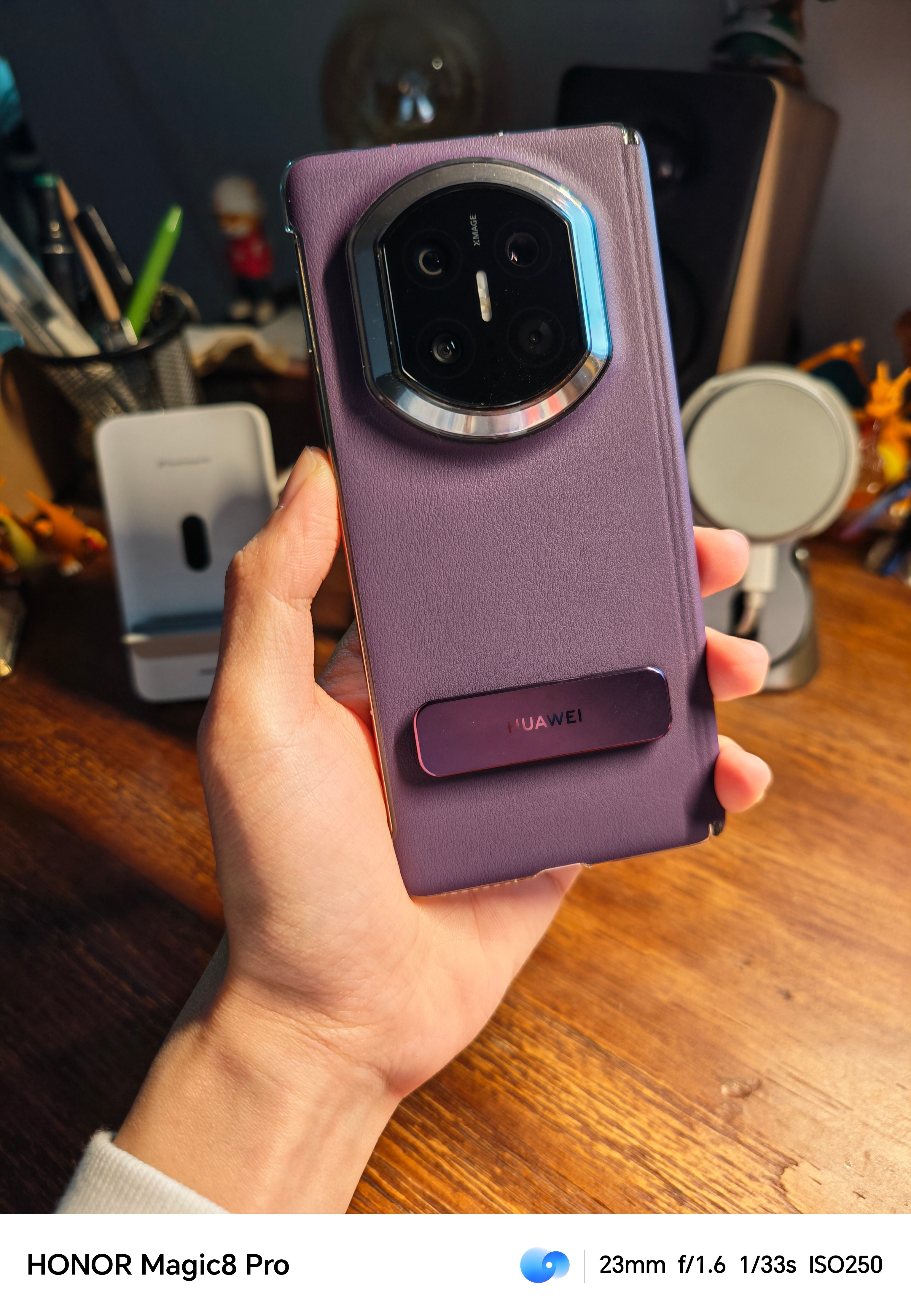 华为MateX7的自带壳不错，我用折叠屏最喜欢的还是带支架的壳，之前三星ZF