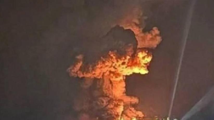 就在刚刚。俄罗斯突然宣布了新罗西斯克港在前日凌晨遭远程打击，油库与配套设施