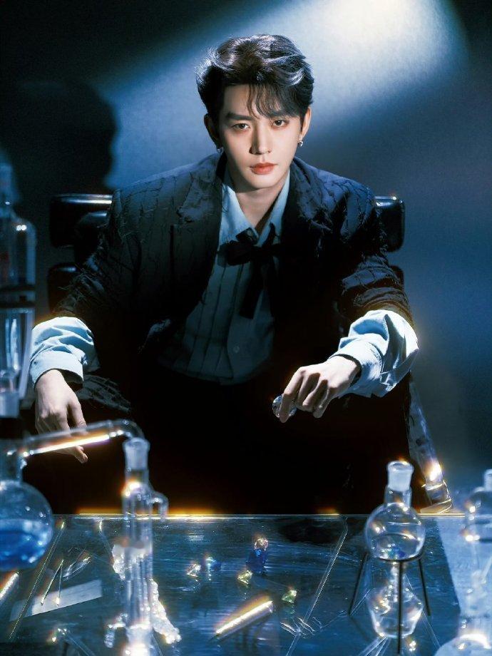 1、邓为和郭敬明合作的应该是《百妖谱》，女主迟迟未定，彭小苒去接触了，但不是主角