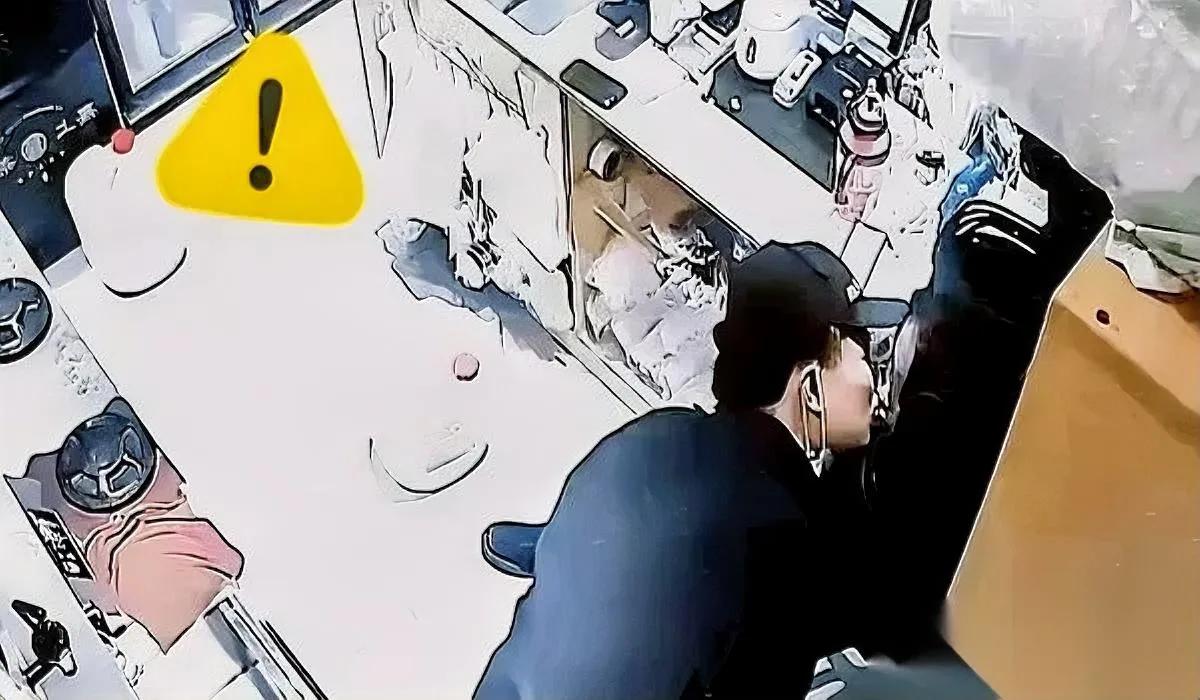 湖北那奶茶店瓜吃懵我了你敢信夫妻俩攒了好几年家底开的谋生小店，居然成了背
