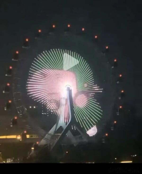 王一博表情包上摩天轮粉丝居然把王一博的表情包投放到摩天轮上了🎡这波操作太绝