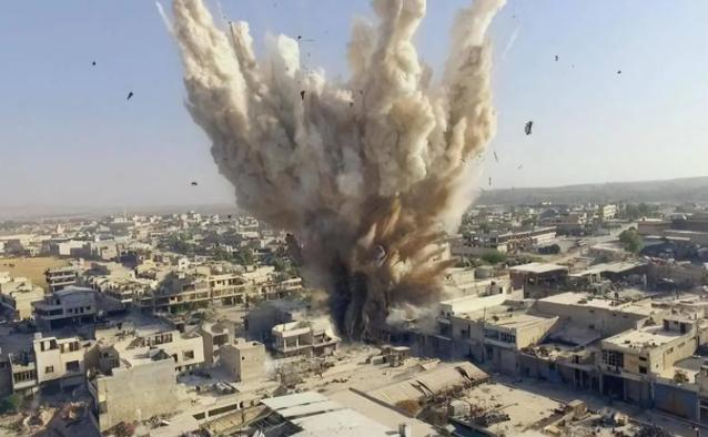 情况失控！榛树导弹击中利沃夫仅数小时，英法德三国领导人火速连线，捷克外长车厢里刚