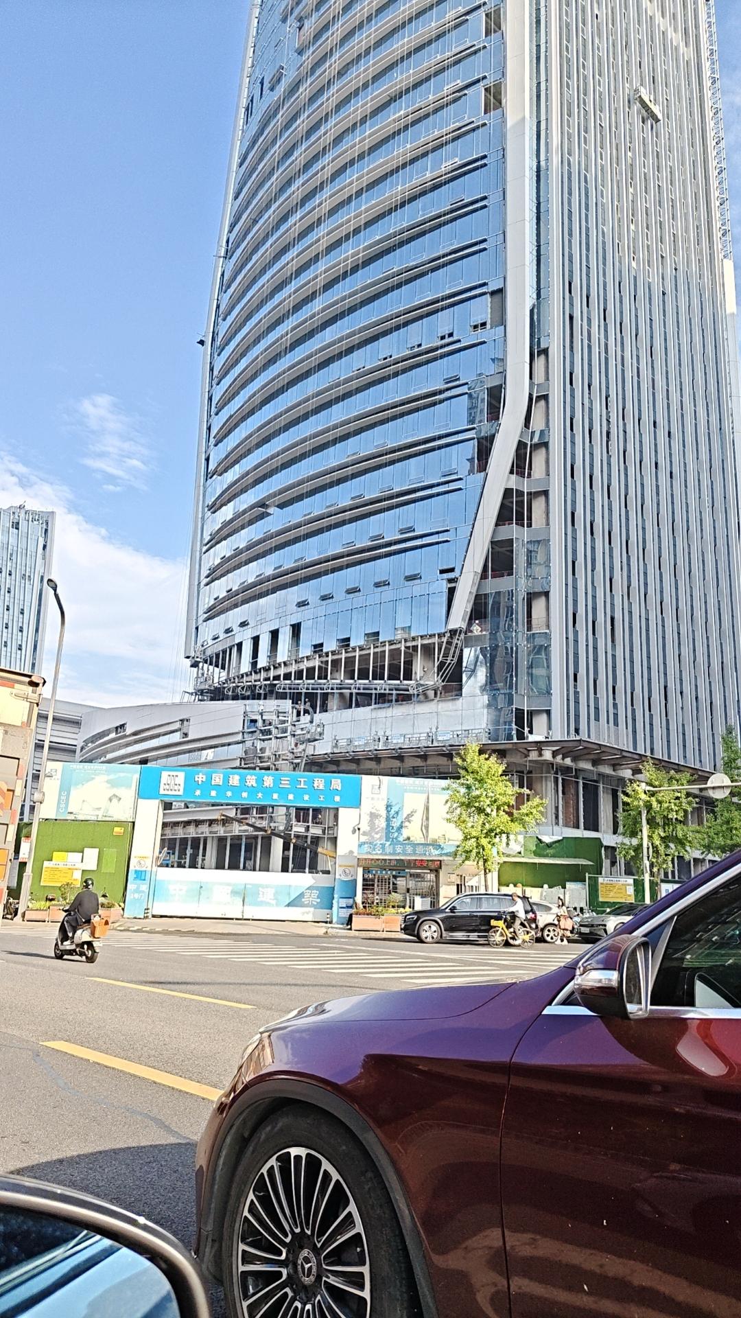 做了五年的同事因为加工资离职了她工资4500想让老板加到6000老板不肯给她