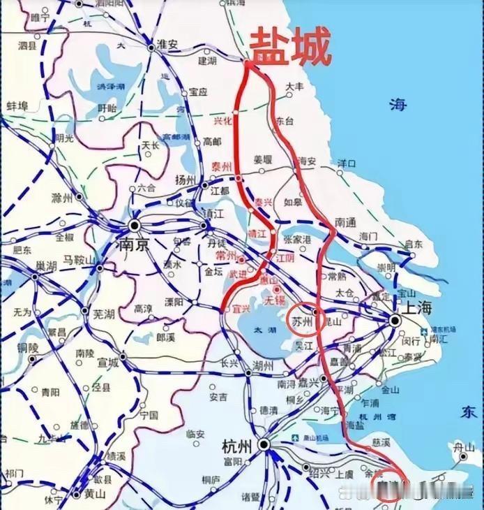 苏州市境内一共有十四座客运火车站，但是没有一座类似南京南站与上海虹桥站那样的超级