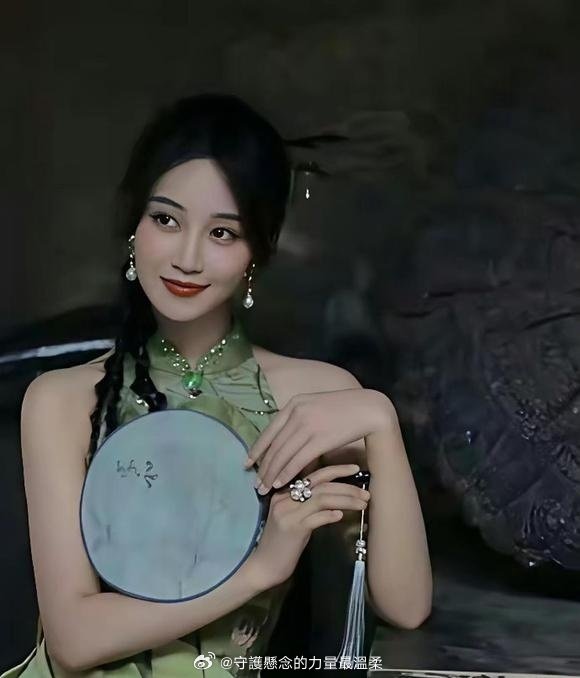 蓝盈莹说自己只靠嘴部每天锻炼把嘴练翘，真的很厉害吧​