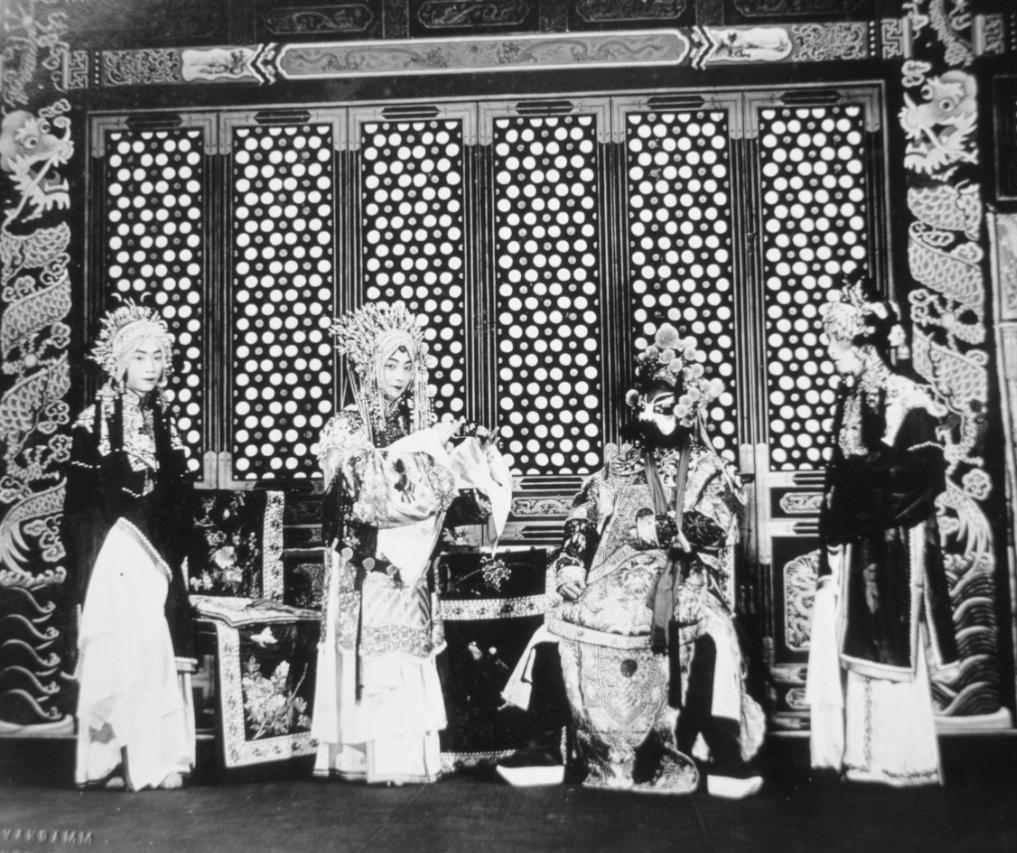 1956年，梅兰芳带着艺术表演团访日，没想到收到一封让他啼笑皆非的信，写信人是甲