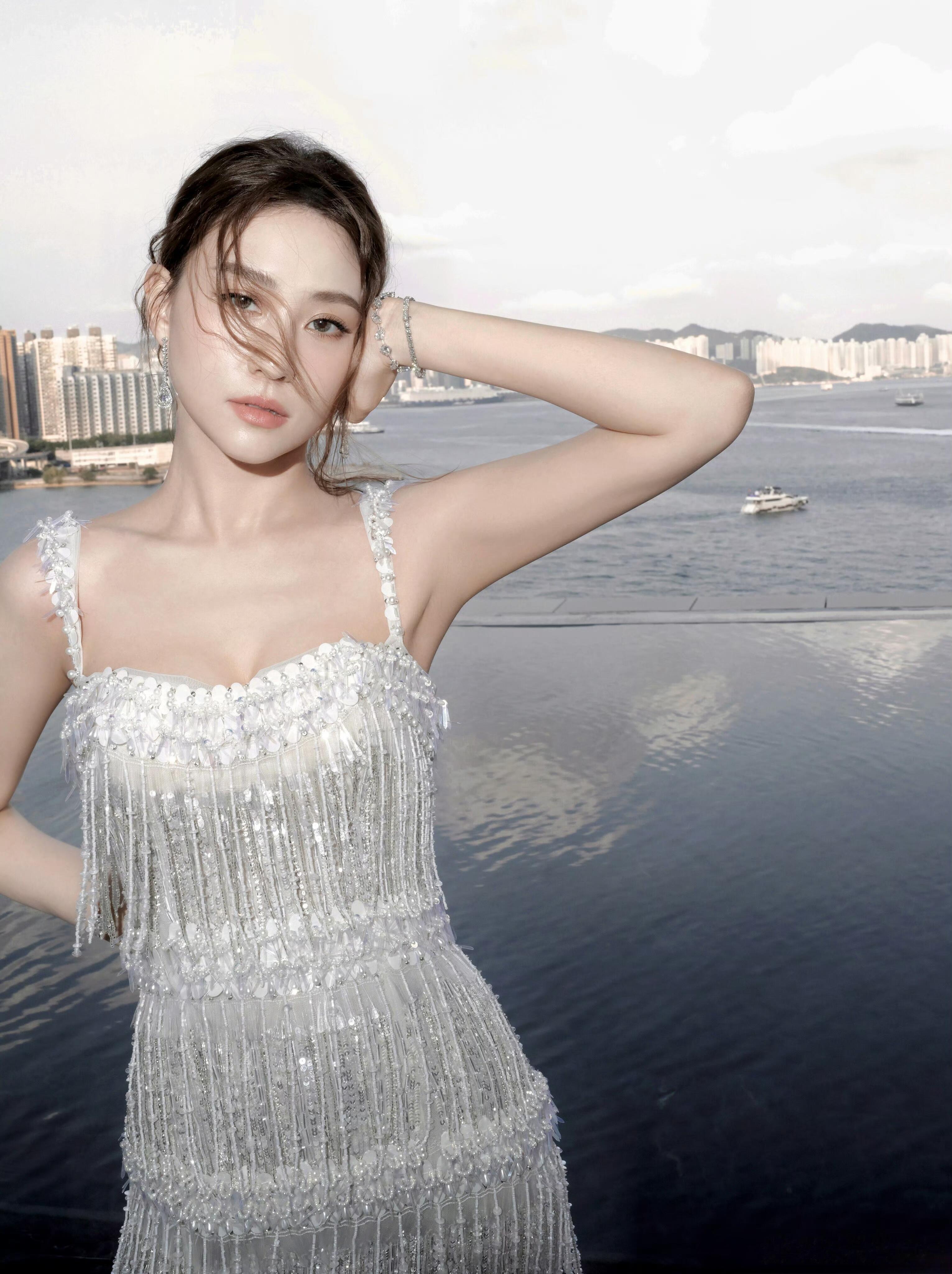 看了何超莲的澳门vlog，终于知道什么是豪门千金的日常排面。从家宴到逛街，全程都