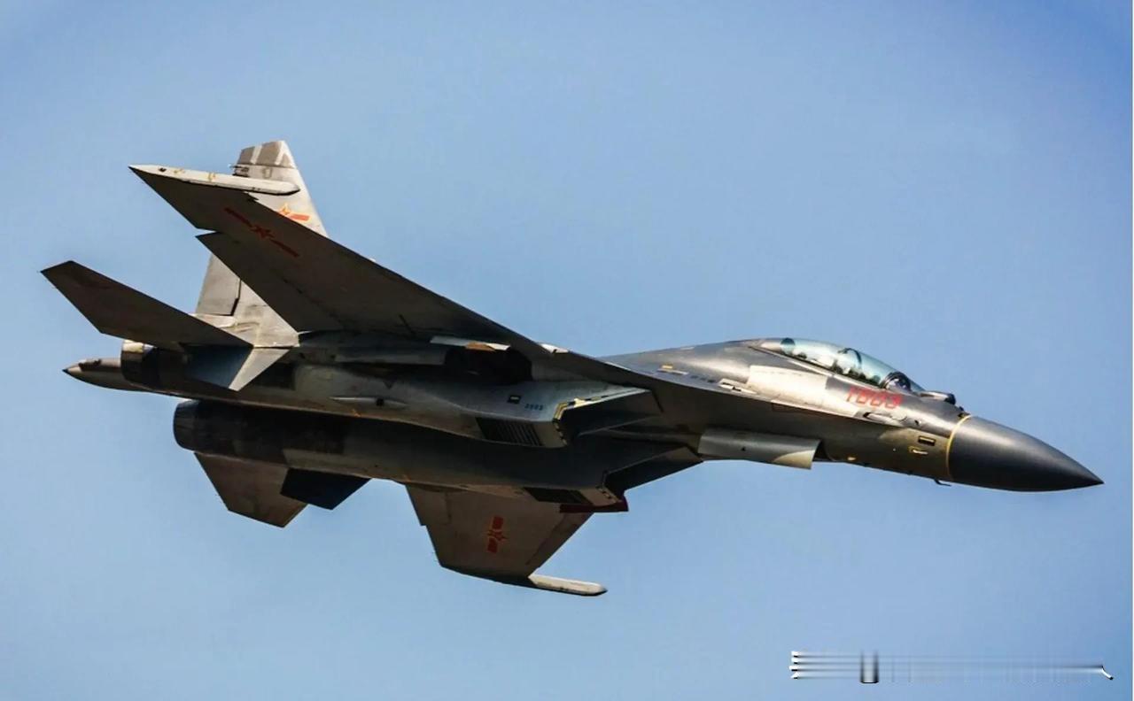 紧急战报！解放军战机“突然”遭遇外军。很多人以为这是我们雷达眼瞎，被对方偷袭了。