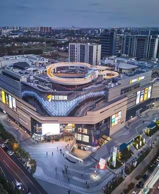 长沙哪座商场性价比最高？毫无疑问，长沙乃至湖南最出色的商场当属五一商圈的国金中