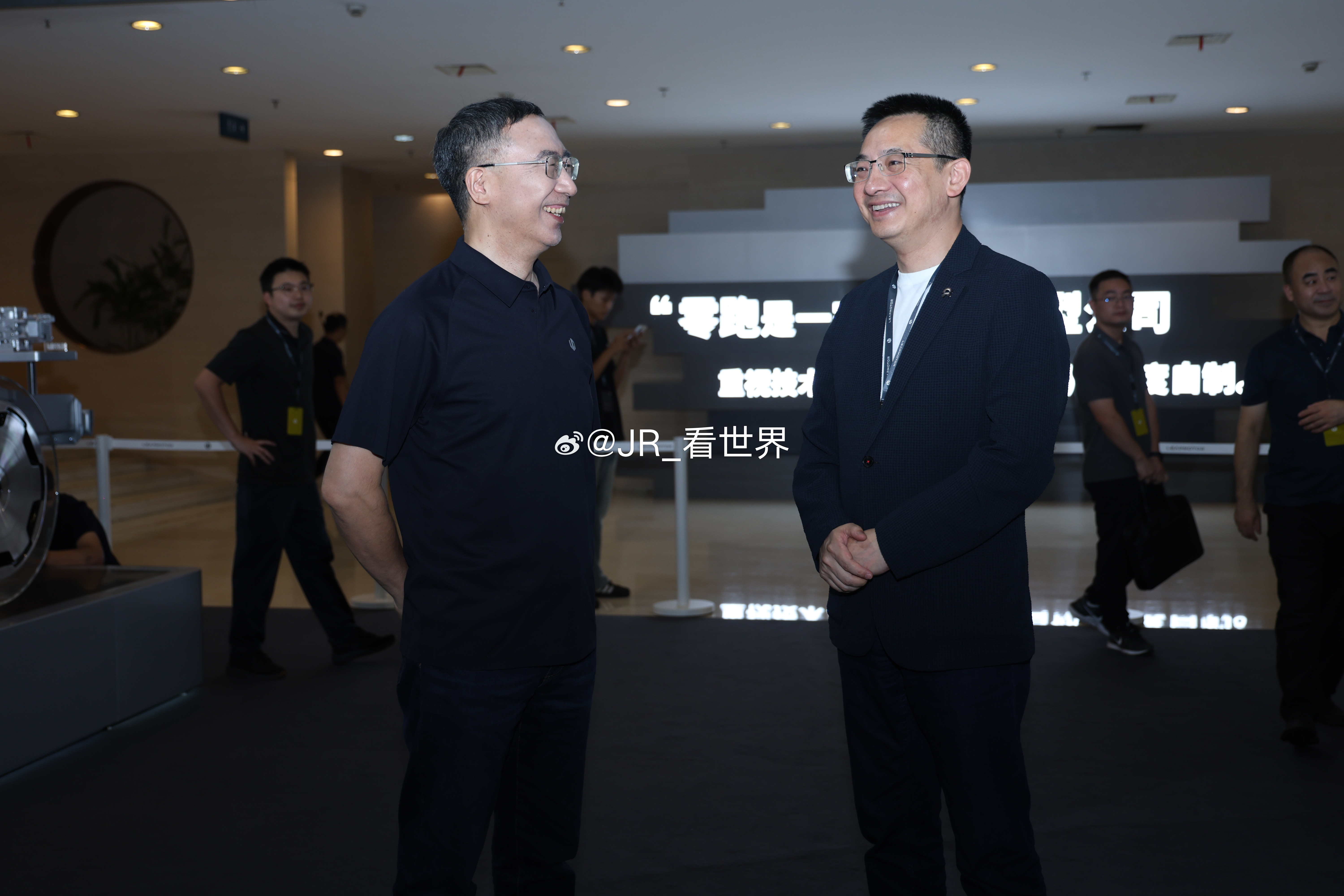 蔚来总裁秦力洪现身零跑技术日，这画面确实有点意思。能让友商大佬亲自来“监工”，零跑这次技术日真有点东