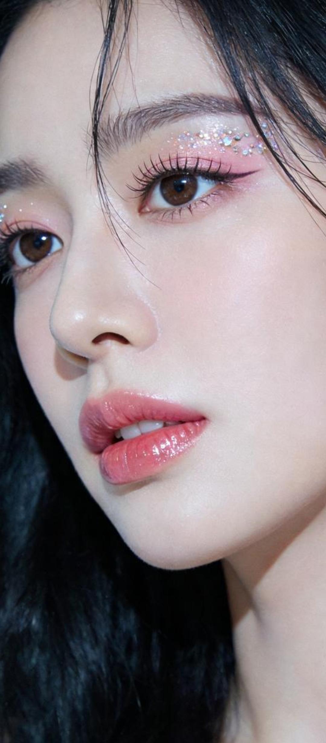 梦幻粉紫色眼妆，温柔又迷人！