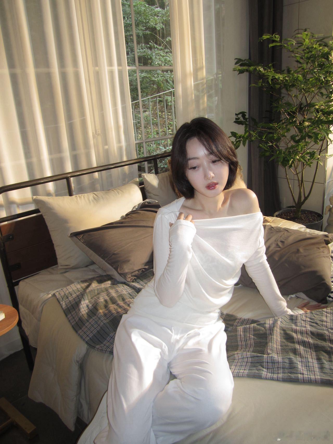 蒋梦婕韩剧女主既视感从舞台到银幕，从热辣到清冷，蒋梦婕在不同维度间自由切换，展