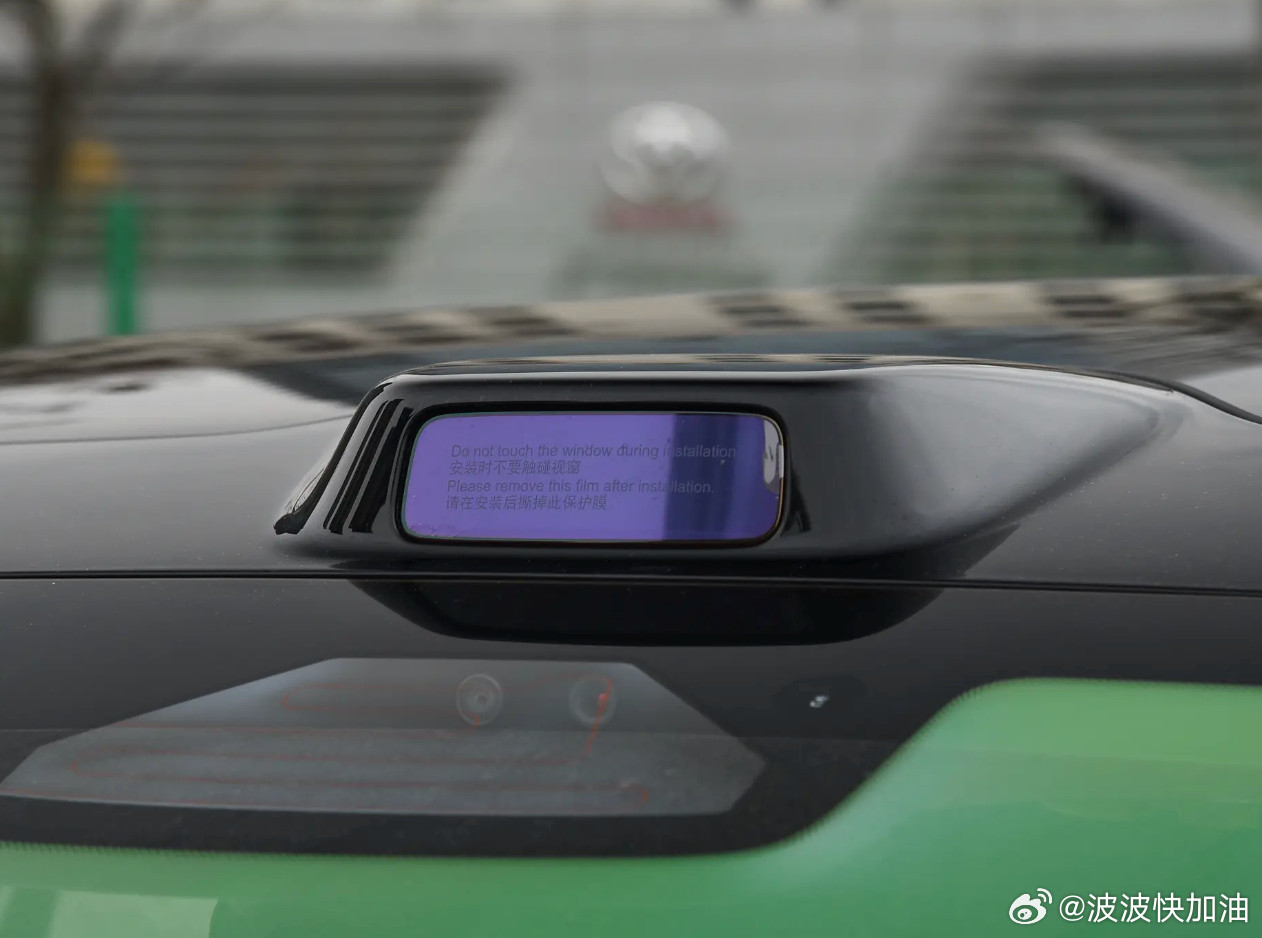 图一是我上次做项目实拍的华为896线激光雷达，图二是192线，外形上还是