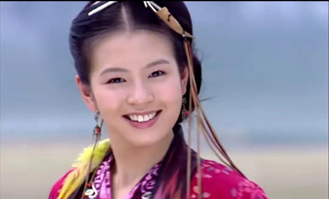 仙剑一“阿奴”官宣结婚喜讯，16岁和36岁的模样变化挺大的，她已经是微胖个子的了