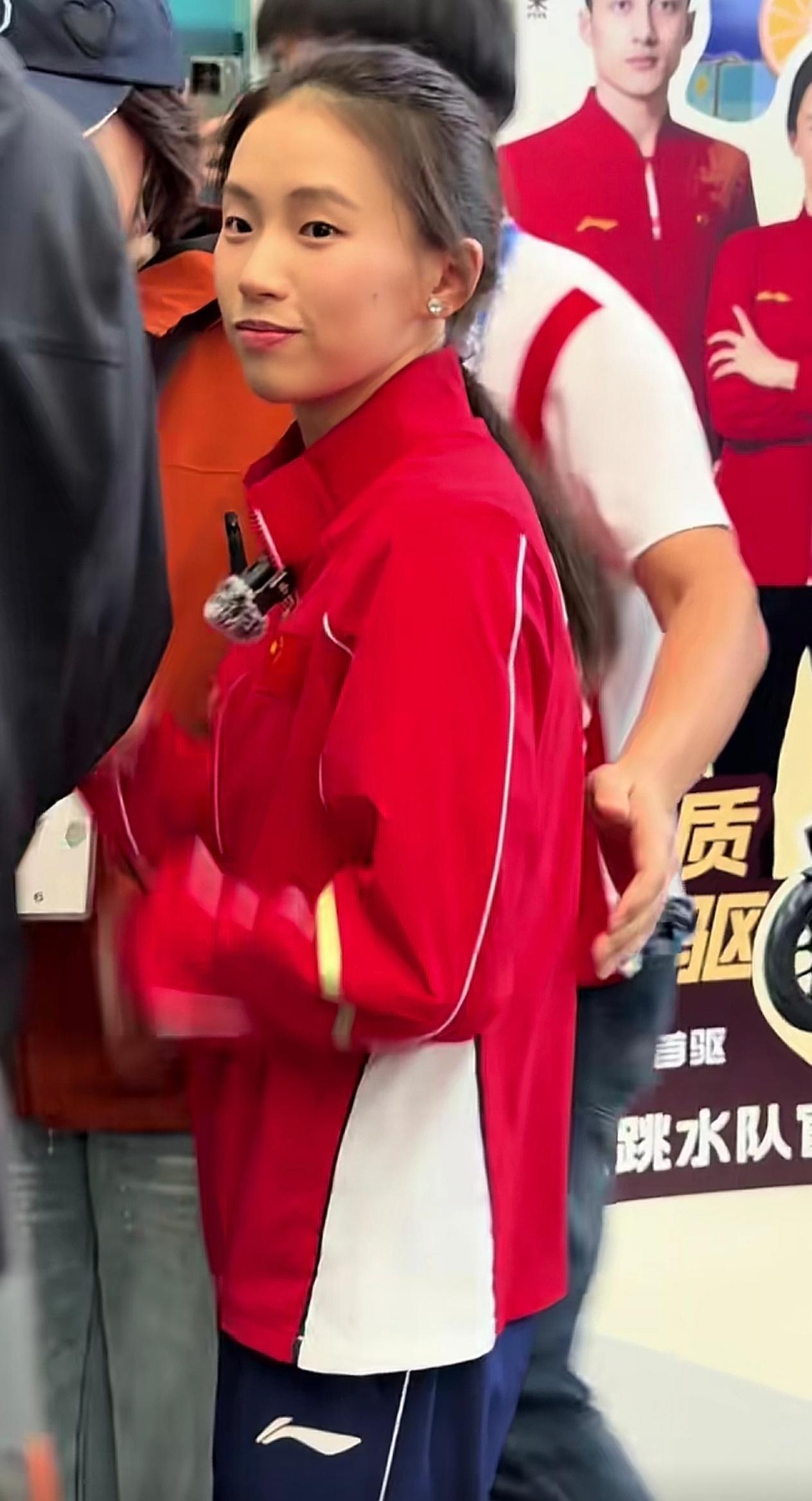 2026年5月1日北京跳水世界杯总决赛，赛场上的陈芋汐自信从容，赛后对着镜头可爱