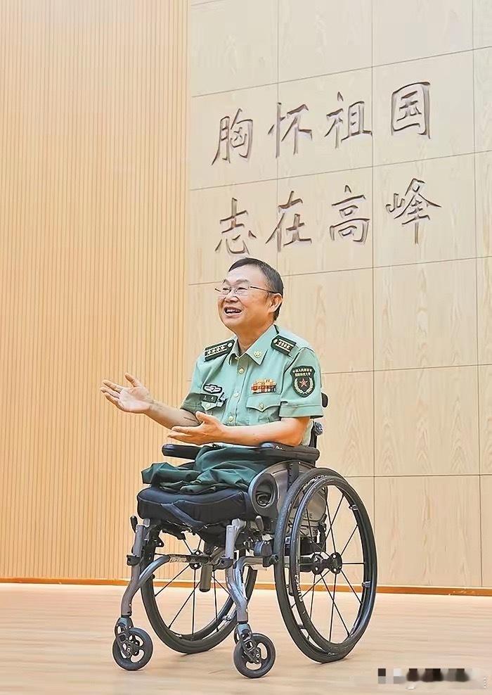 他才是青年该追的星‼️2026年7月29日，中宣部授予国防科技大学研究员王戟“时