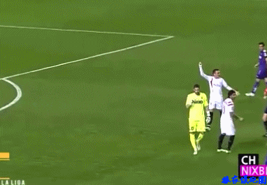 gif-10大守门员离奇失误, 手球被红牌罚下, 卡恩破门被罚下你看懂么?