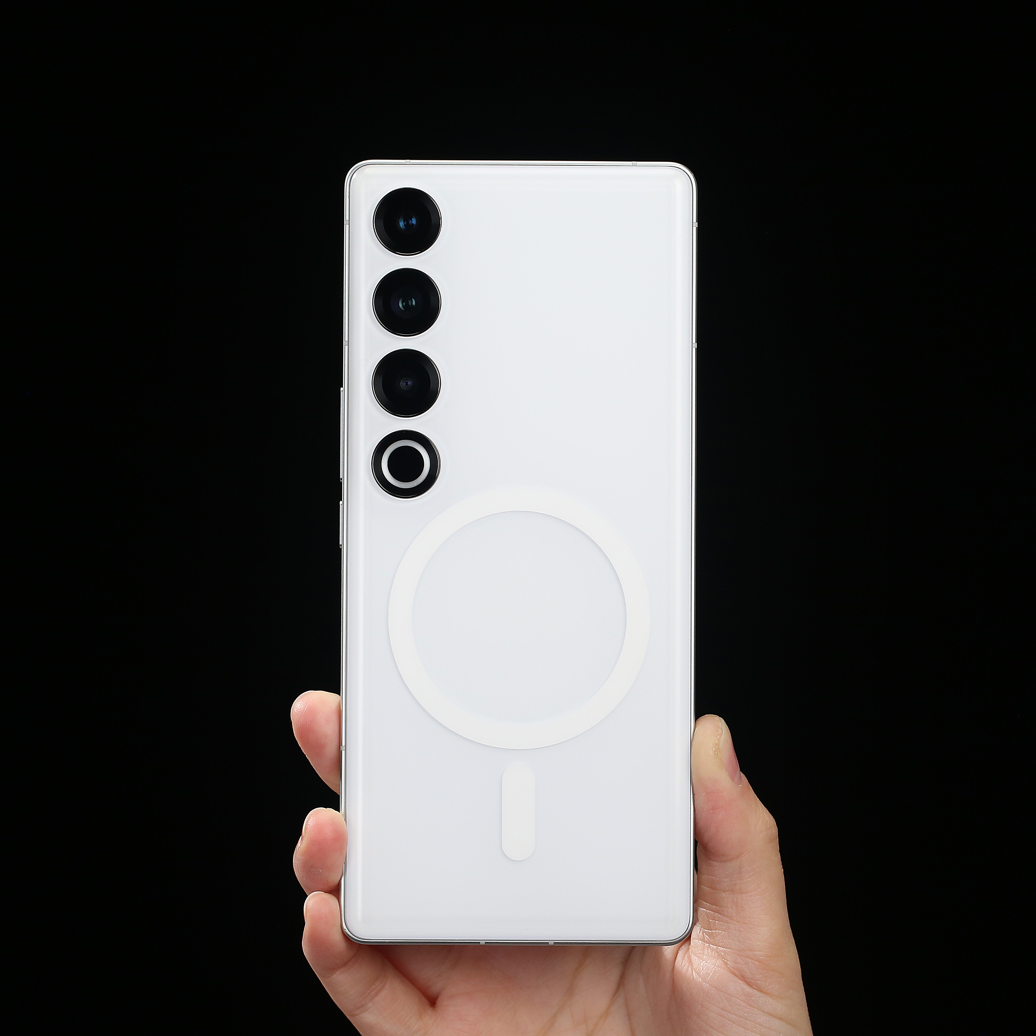 魅族21/21Pro要启动减重版设计了现在的常规版应该算是平嵌磁贴1.0。减重