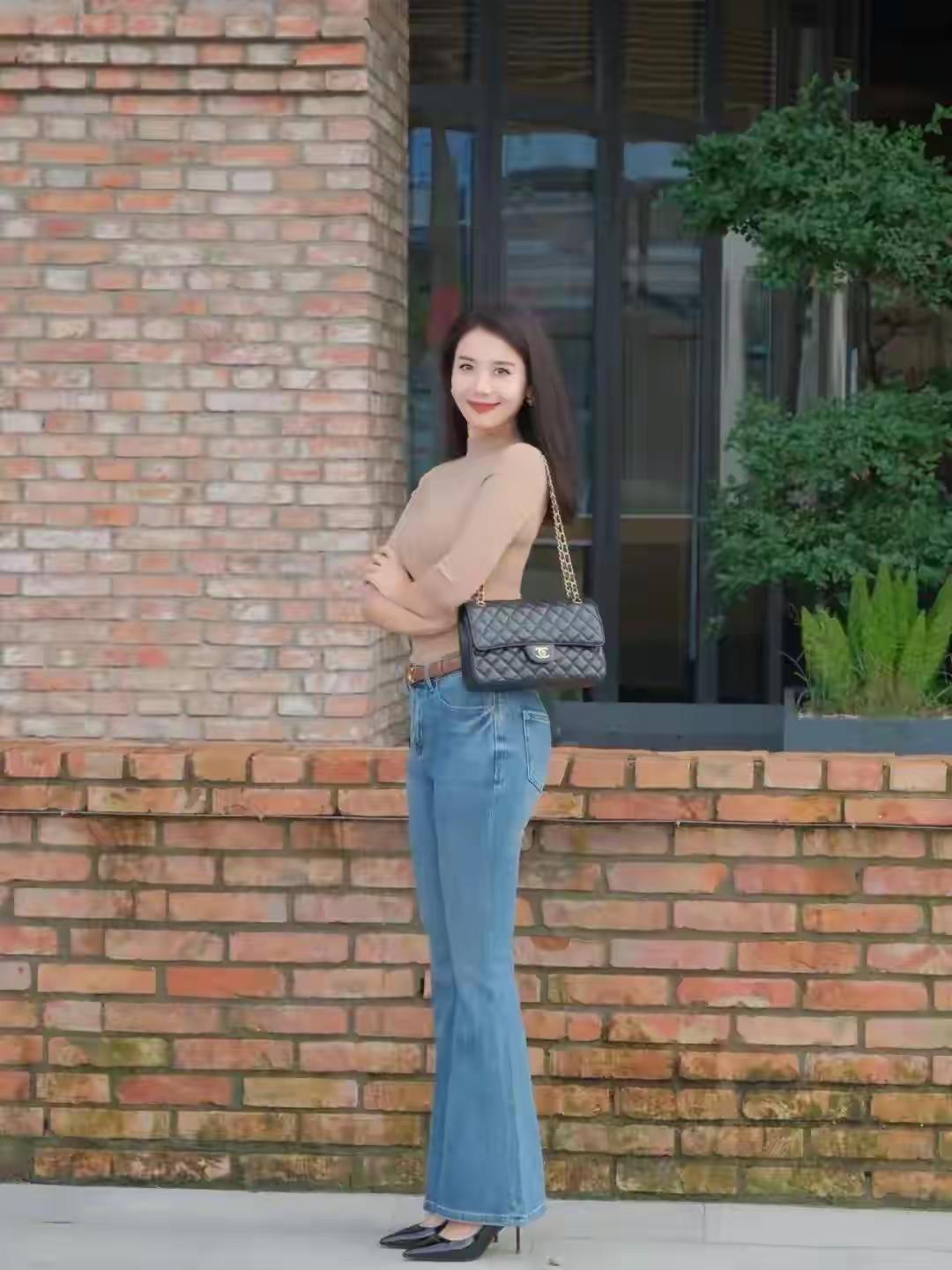 这美女有没有一米6？如果没有，这打扮也太显身高了。