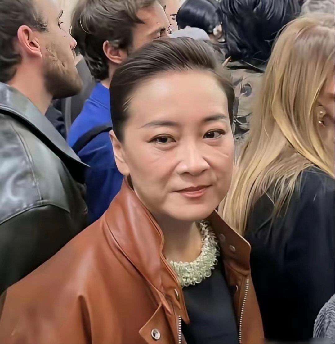 贾玲的衰老真是一瞬间的事，感觉减肥之后更是​​​