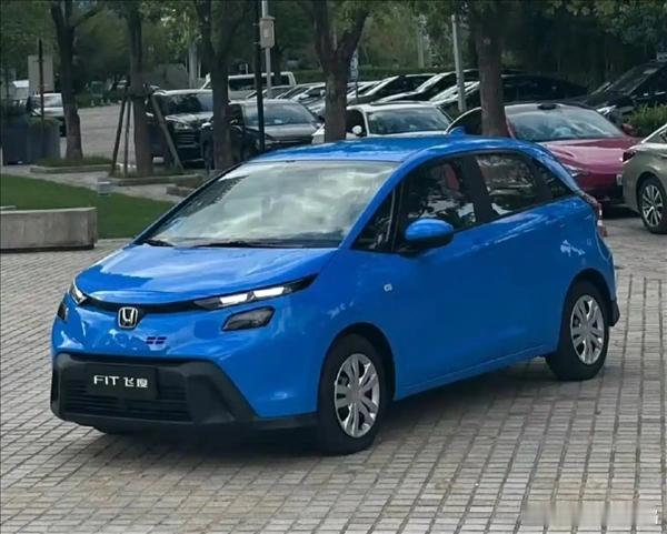 坏消息是！据说全世界最好的车之一飞度，前段时间销量变成0了？好消息也有，就是全新