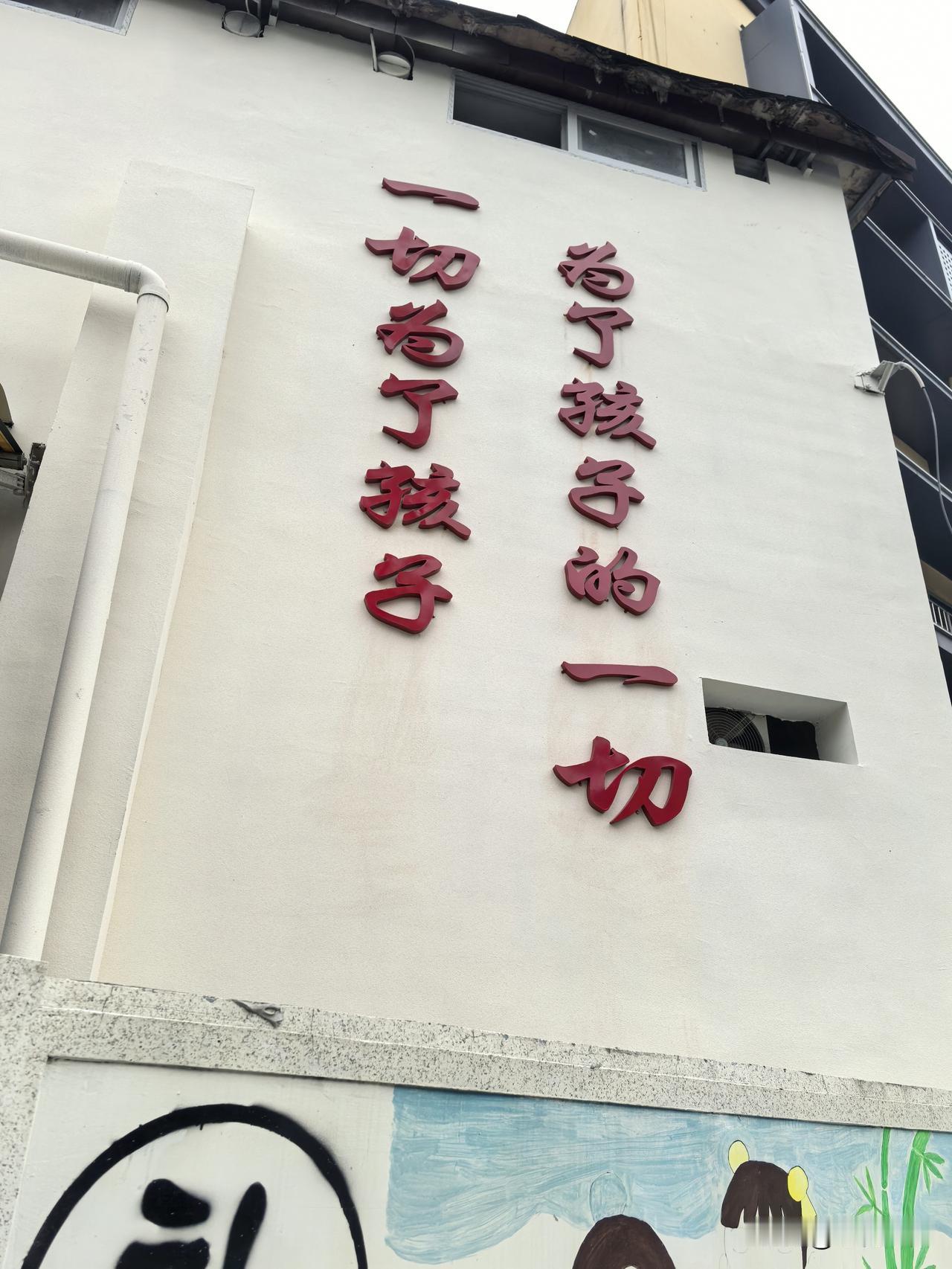 看历史，知道宋朝重文抑武，把武将拿捏得死死的，有很多人说，武将守边，保家卫国，是