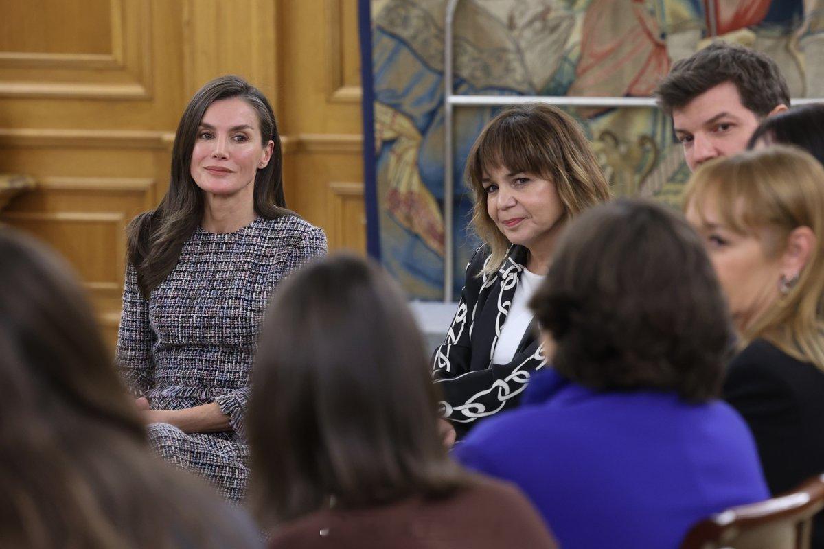 1.27西班牙王后莱蒂齐亚出席两场接待会