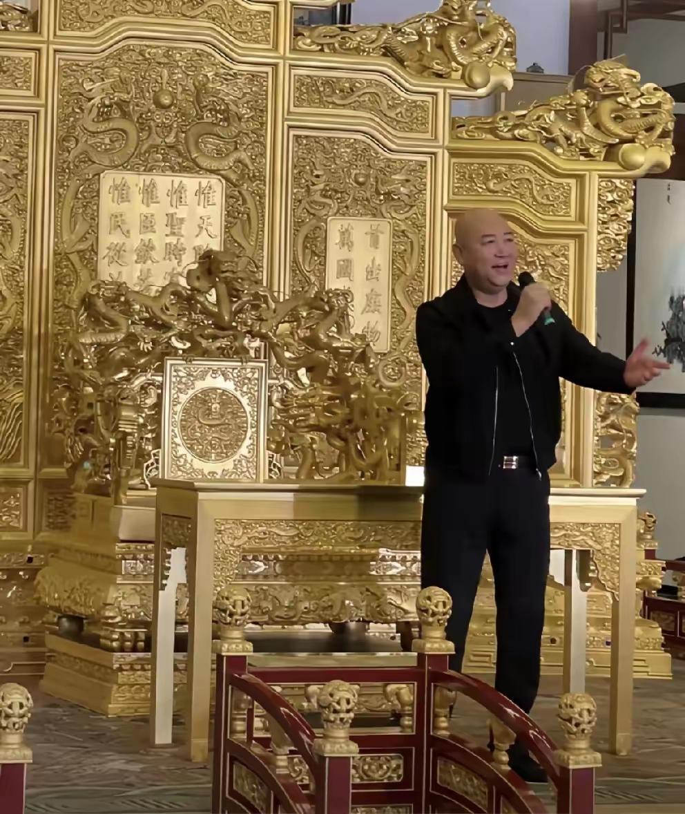 终于恍然大悟！紫檀女王陈丽华离世之后，很多人都好奇，为何迟重瑞始终不愿离开紫檀