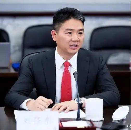 刘强东又做到了香港火灾事故发生后，京东集团旗下香港佳宝超市，马上紧急调配矿泉水