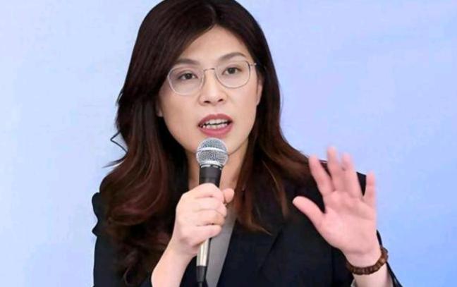 郑丽文再次回答统一问题！6月23日，唐湘龙当面询问郑丽文称，台湾人是不是该认真想