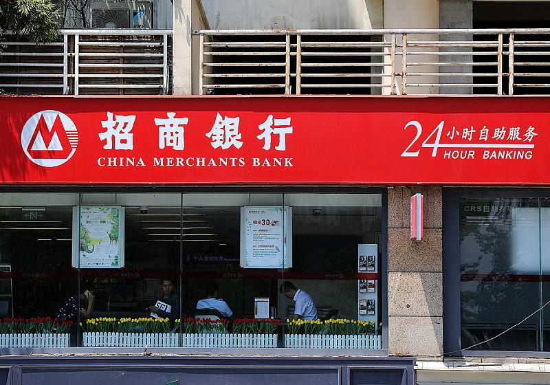 银行午休该不该保留银行午休该不该保留，这事儿争议不小。从员工角度看，柜员工作强