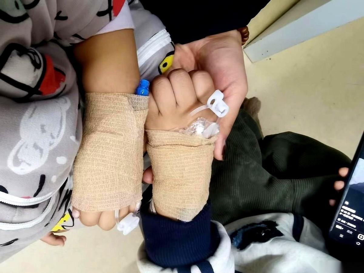 真的，我劝你生娃前，先去儿科急诊的走廊里坐一晚上。听听那此起彼伏的哭声，看看那