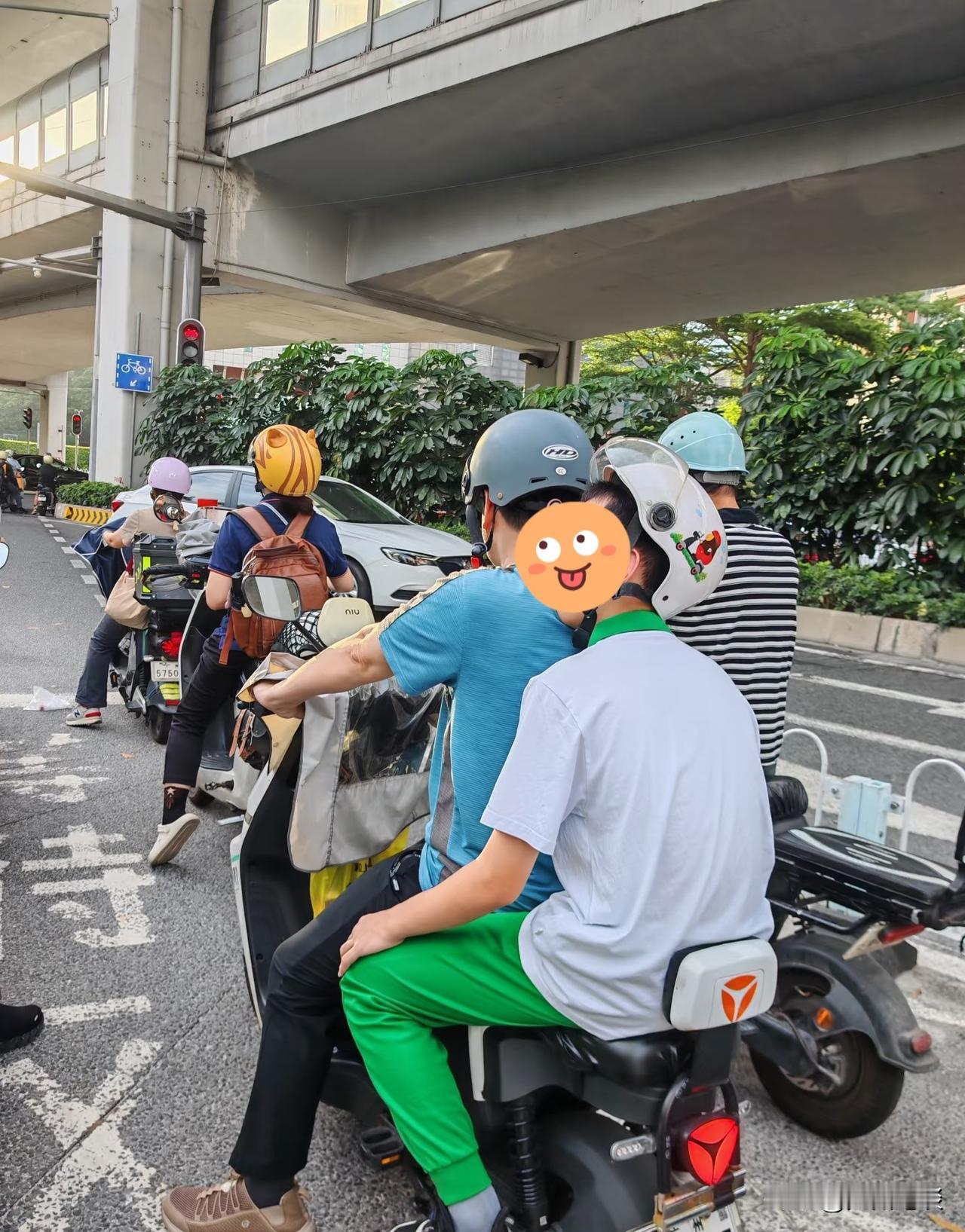 每天早上，全国成千上万个家庭的常态，家长送孩子上学，孩子还没有完全从睡梦中清醒过