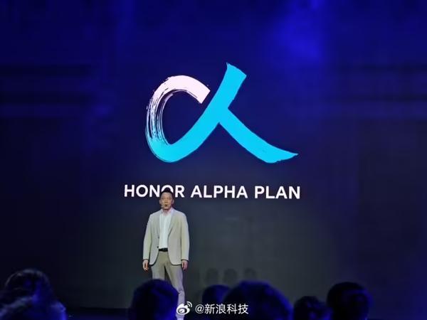 家人们👀MWC2025开幕啦，荣耀新任CEO李健首次公开亮相，带来超重