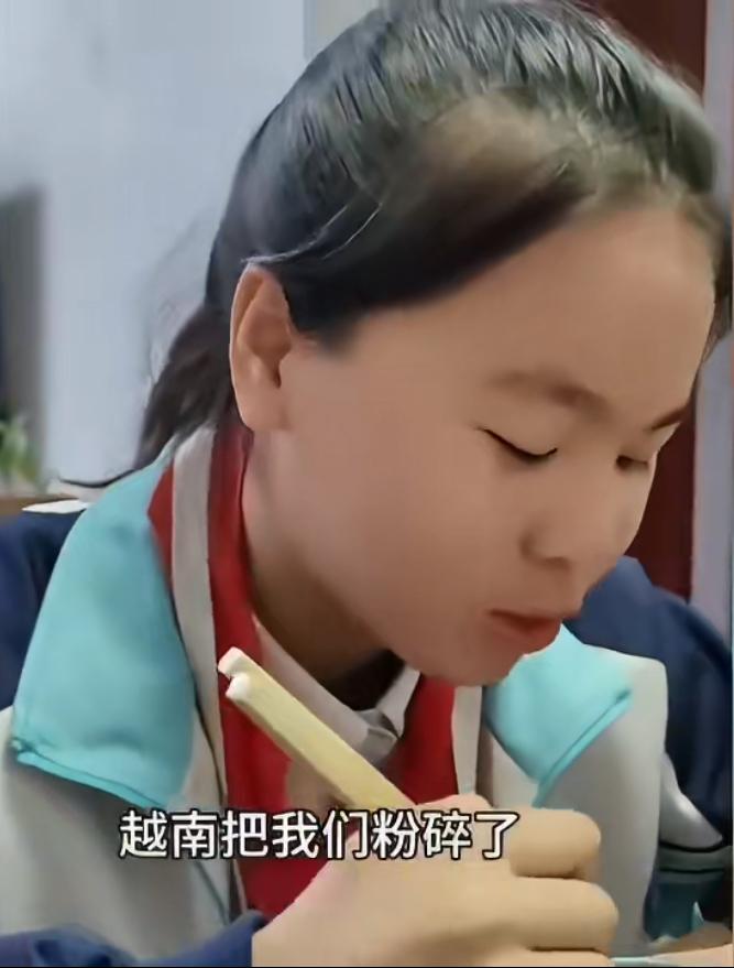 越南母亲：你知道哪个国家吃饭不能扶碗中越混血女儿：印度吧，他们用手吃饭越南母