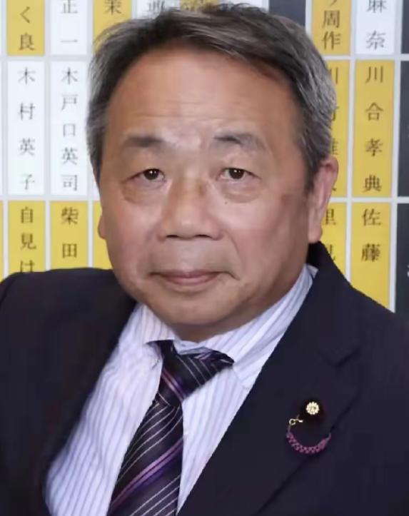 4月22日，就在126名日本国会议员集中前往靖国神社进行参拜活动的同一天，一名身