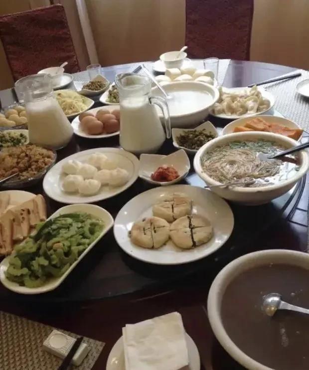 为什么我们是工业克苏鲁，而不是农业克苏鲁，因为我们国家太能吃了。这是我们去庐山