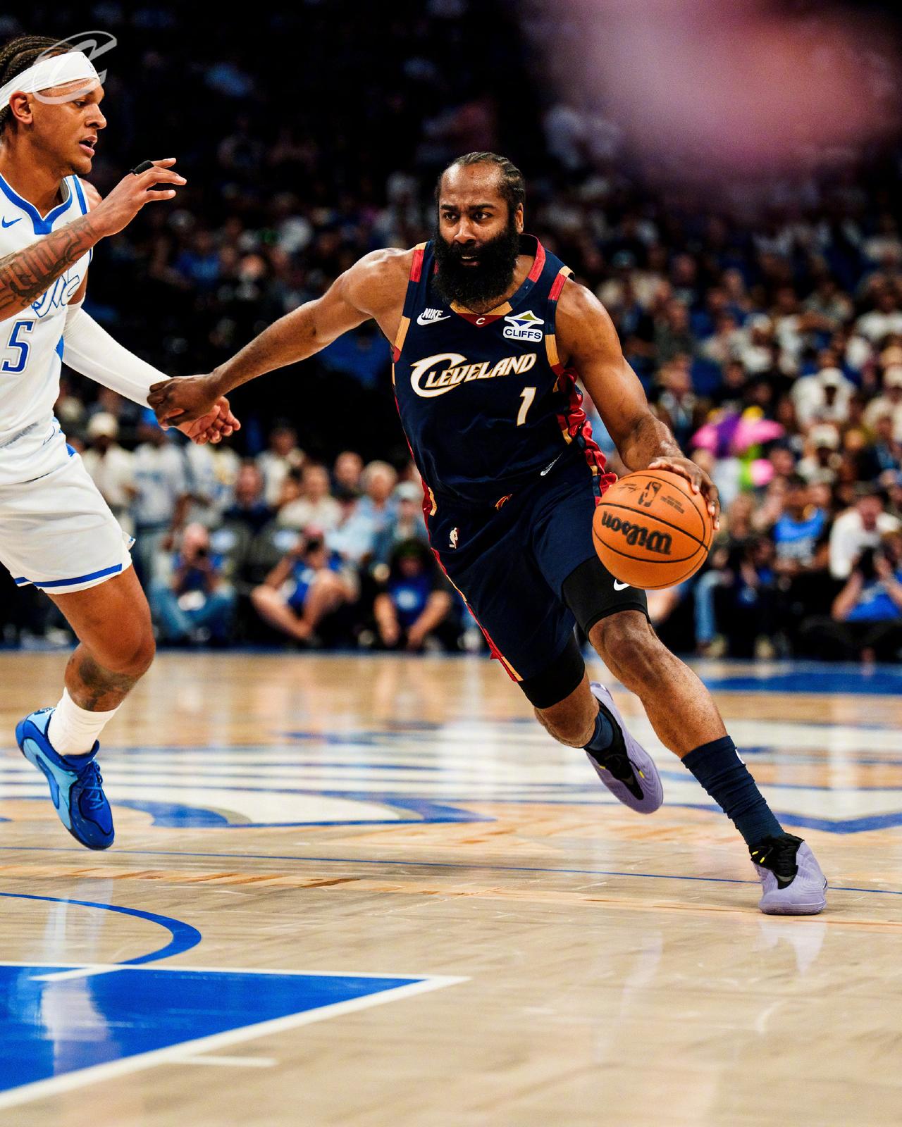 哈登今天又打了37分钟！没想到打着打着哈登又成劳模了，不过也能理解，我看比赛的