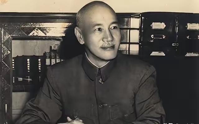 1936年夏天，蒋介石的外甥俞洛民在电梯里不小心踩了警察局长陆连奎小老婆的脚，结