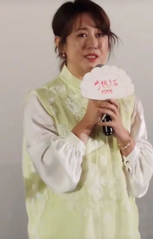 5月3日，马丽宣传电影《水饺皇后》跑路演，突然情绪一下子涌来，向粉丝说明，她的家