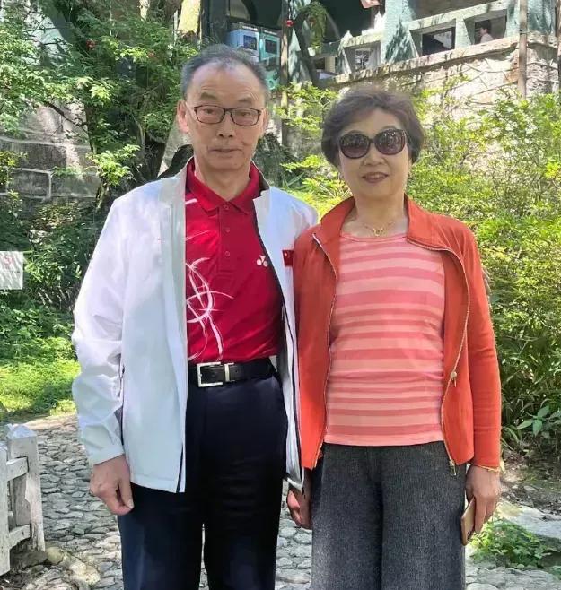 626会议将近，何教授却现身九江，游览庐山、东林寺，此举引发热议。这几天