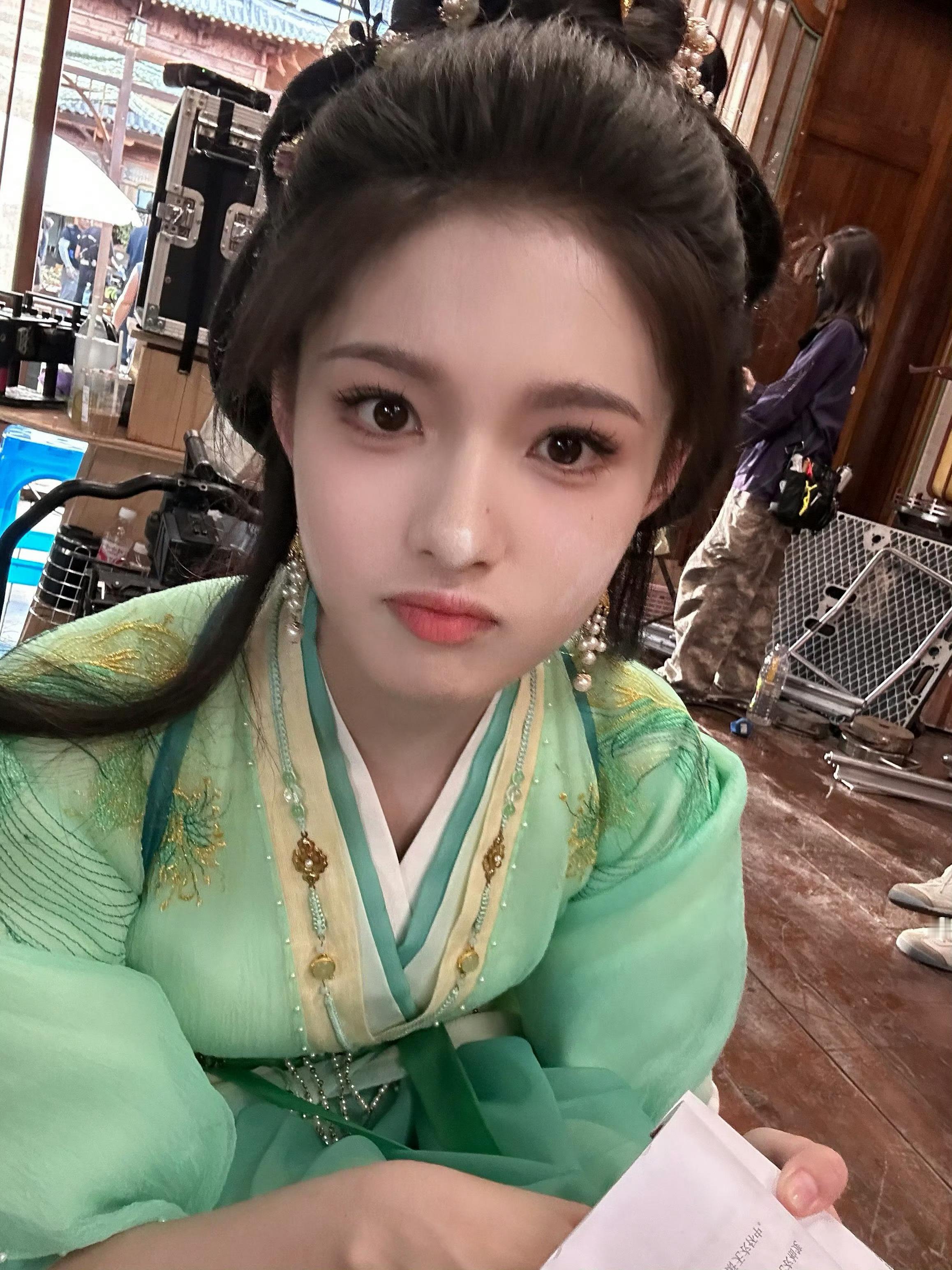 艾米五官一直都很优越，从小美到大的女鹅，其古典骨相优势为古偶市场注入新审美范式。